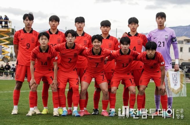 잉글랜드전에 선발 출전한 U-16 대표 선수들