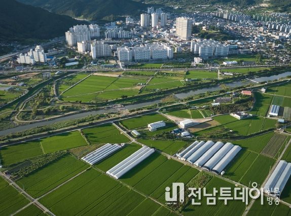 화순군 농업인은 농작물 재해보험에 가입하세요.