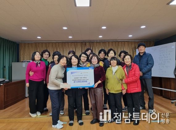 여수시 문수동 둥둥풍물단, 지신밟기 수익금 100만원 기부