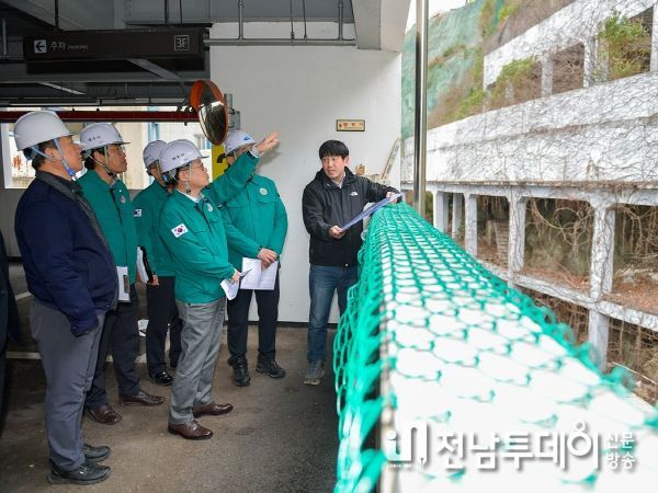 김종기 부시장이 지난 5일 관내 고위험 취약지역인 수정지구와 소라지구 급경사지 현장을 점검했다.