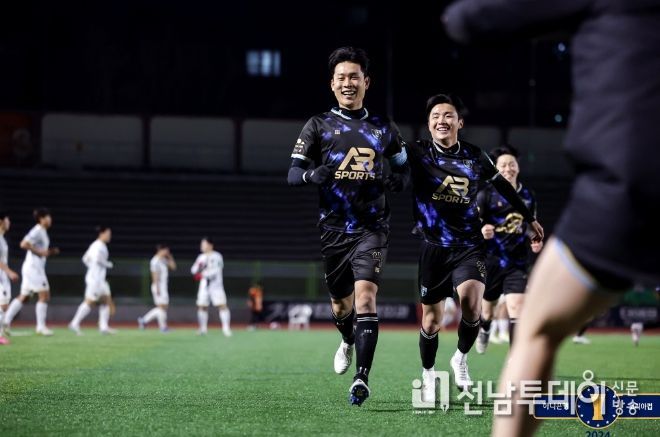 10일 효창운동장에서 열린 서울관악구벽산플레이어스와 FC충주의 코리아컵 1라운드 경기 모습.