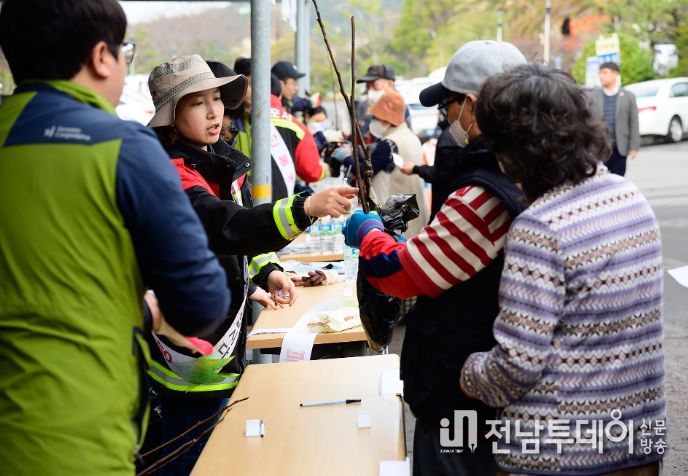 반려나무 나누어주기행사