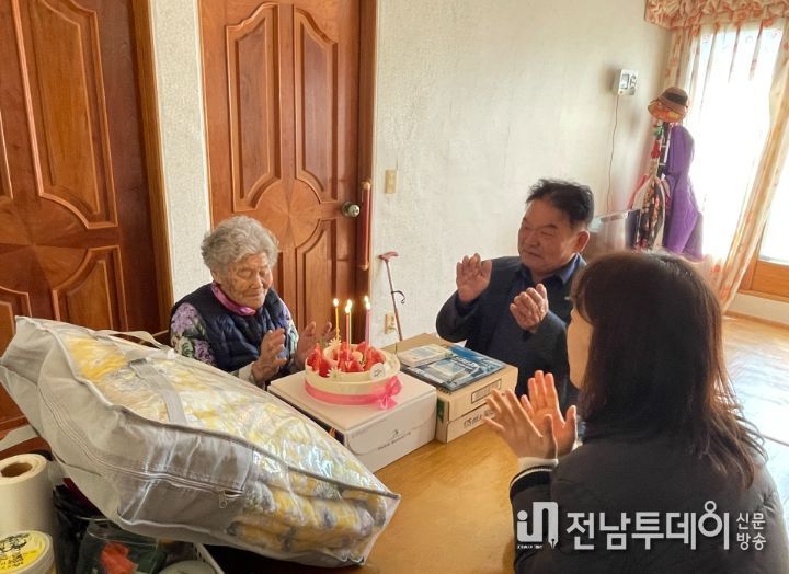 장흥읍 지역사회보장협의체, 3월 생신축하 방문