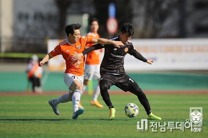 2023년 K5리그 광주효창FC(검은색) 경기 모습.