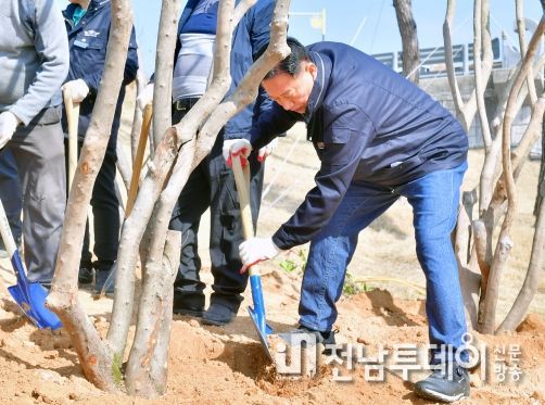 장성군, 제79회 식목일 기념 ‘나무심기 행사’