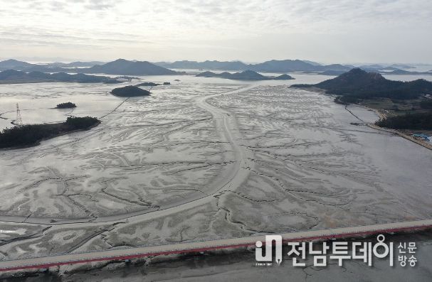 노둣길 철거 후 암태-추포 갯벌 모습