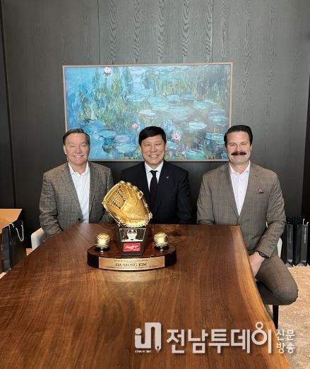 톰 사이들러 샌디에이고 수석 부사장-KBO 허구연 총재- 에릭 그룹너 샌디에이고 최고 경영자
