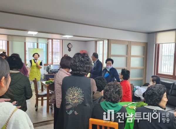 목포 또바기봉사회, 봄날 맞아 북항동 경로당에 따뜻한 점심 나눔