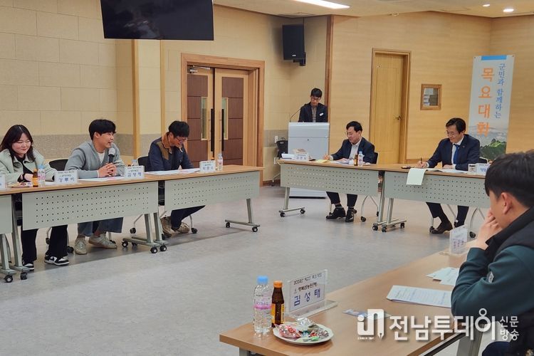 우승희 영암군수, 과수 재배 청년농업인과 목요대화