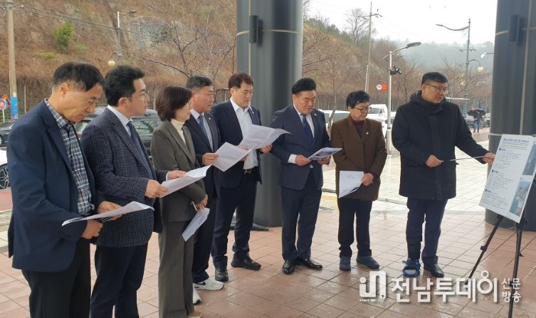 목포시의회 관광경제위원회, 제387회 임시회를 대반동 스카이워크 점검으로 마무리 지어