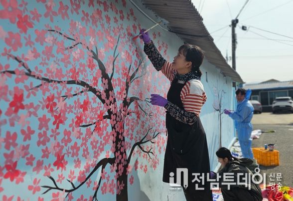 두드림봉사단 영암여중·고 학생들과 벽화 그리기 봉사