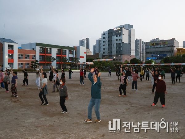 광주 동구, “온 동네 달빛체조교실로 건강한 생활습관 길러요!”
