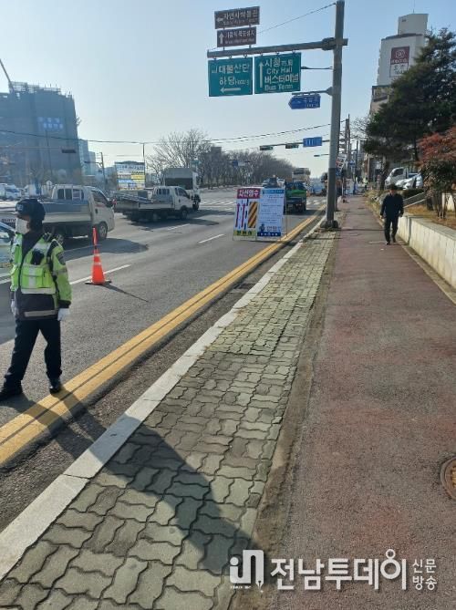 부설초교~상동 영화맨션 구간 노후상수도관 교체작업 현장