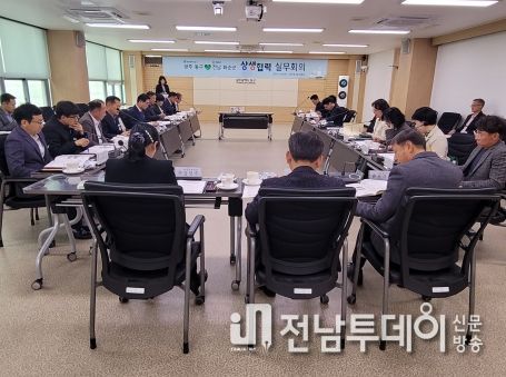 화순군 임경우 기획감사실장이 발굴 과제 설명을 하고 있다.
