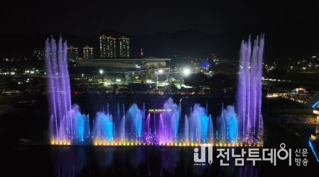 화순꽃강길 음악분수대, 4월부터 공연 시간 변경...저녁 8시