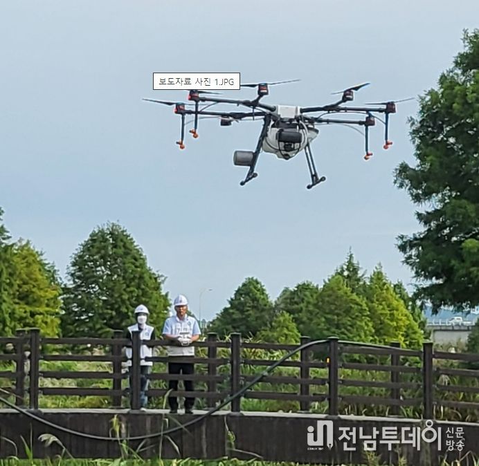 드론 방역소독 장면