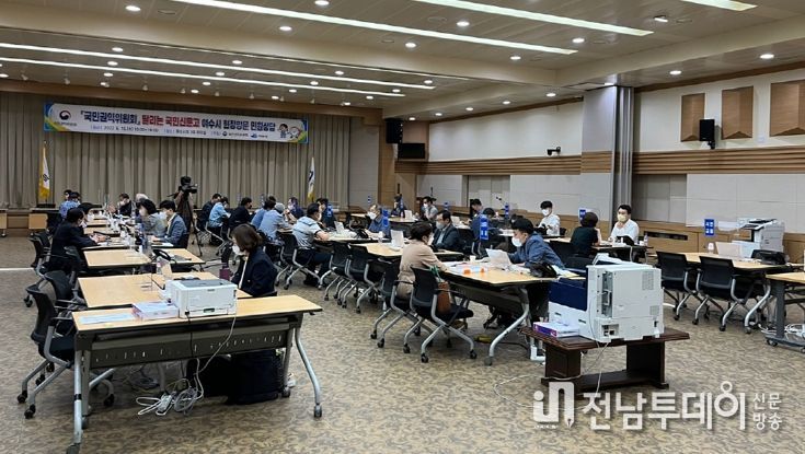 지난해 시청회의실에서 열린 ‘달리는 국민신문고’ 운영 모습