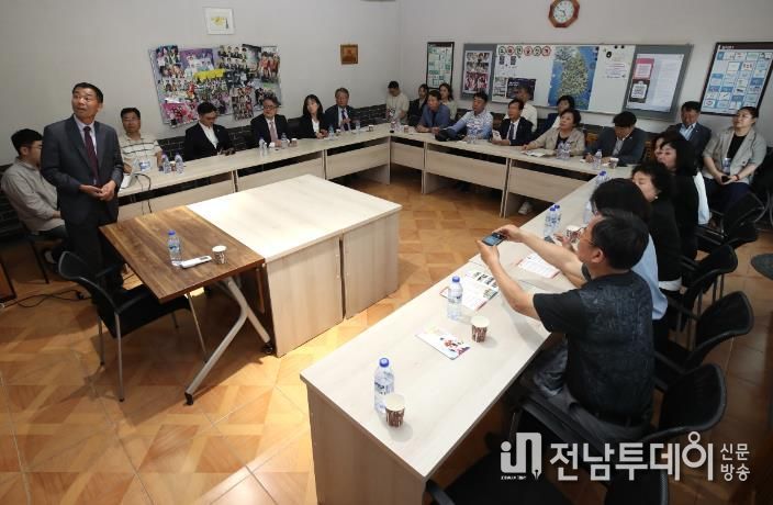 광산구 경제사절단 타슈켄트1 세종학당 방문 사진