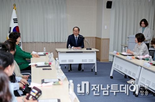 강병삼 제주시장, 퇴임 읍면동 새마을부녀회장 감사패 수여