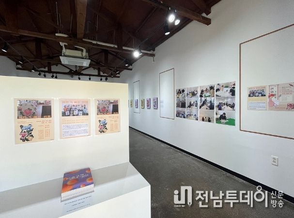 둔장마을미술관 <저녁노을미술관 문화예술교육프로그램-생활 속 민화 그리기 결과 전시> 전경