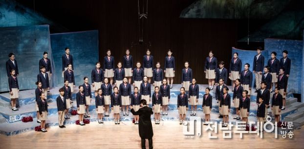 나주시립소년소녀합창단 공연 모습. 나주시가 오는 20일까지 합창단 신규단원을 모집한다. 대상은 관내 초등학교 4학년부터 고등학교 1학년 학생이다. (사진제공-나주시)