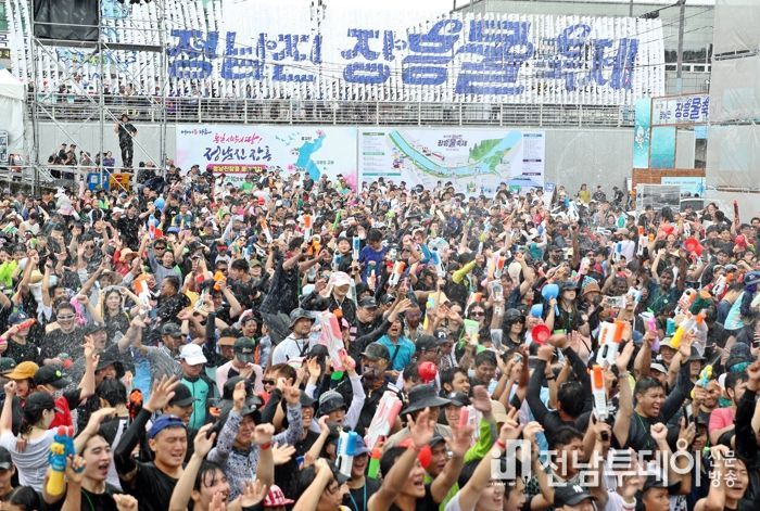 장흥 물축제 27일 개막... “역대급 인파 몰렸다”