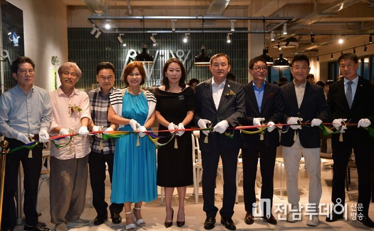 담양으로 자리 옮긴 ‘갤러리봄’, 개관 맞아 조의현 초대전 ‘화려한 선물’ 개막