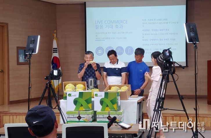 영암 멜론 농가들, 한여름 고품질 재배 교육서 구슬땀