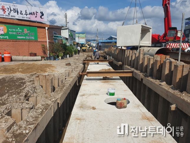 남평 오일시장 인근 우수박스 매설 현장.