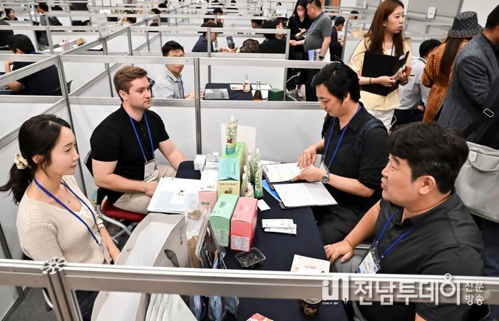 우수상품 품평회 및 수출상담회 사진