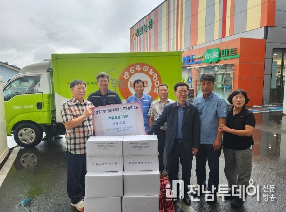 천관농협 임직원 장흥종합사회복지관에 후원 물품 기탁
