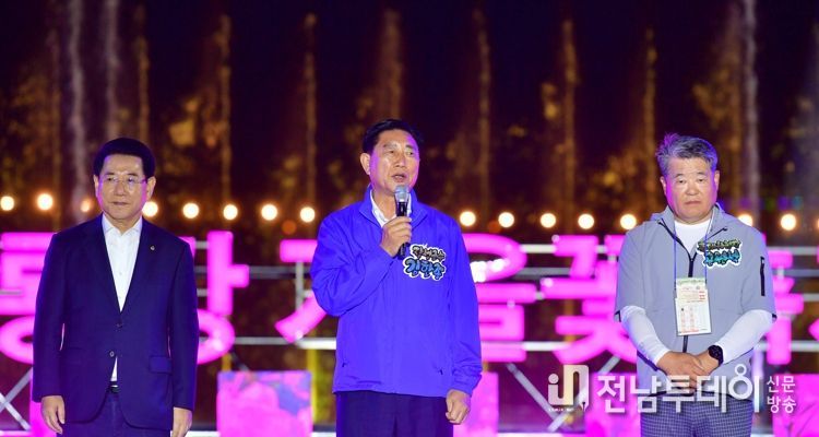 ‘오색연화’ 장성 황룡강 가을꽃축제 “대박났네”