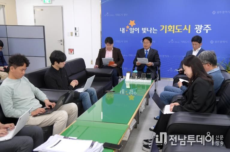 광주광역시 강기정 시장 “정부‧민주당과 함께 민·군공항 매듭 풀자”