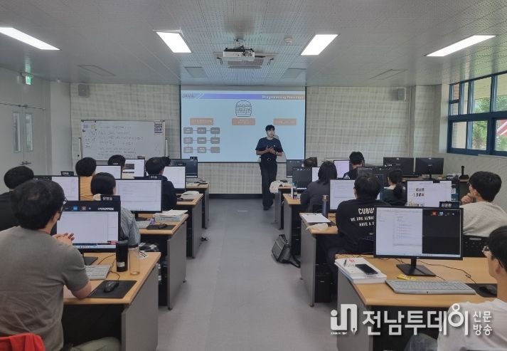 목포시가 시 공직자를 대상으로 챗 지피티(Chat GPT)등 생성형 인공지능(AI) 활용 교육을 진행한다.