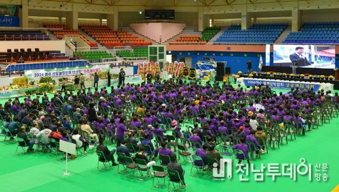 지난 13일 진남실내체육관에서 ‘제21회 여수시 농업인학습단체 한마음대회’를 개최했다.
