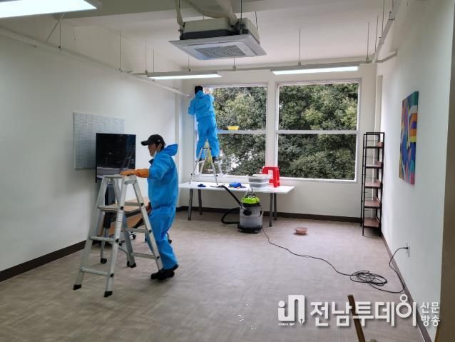 더클린협동조합 청소 활동 사진