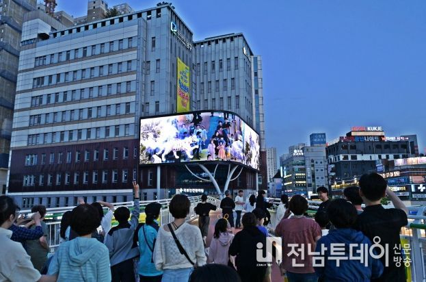 광주광역시 남구, ‘백운광장 미디어아트’ 방문객 사로잡았다