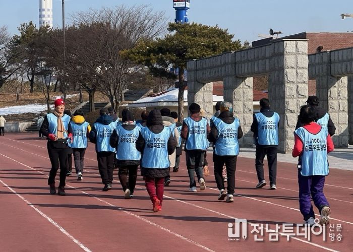 광주광역시 서구(구청장 김이강)는 10일 서구청 이음홀에서 '2025년 제1회 마을공동체위원회'를 개최했다.