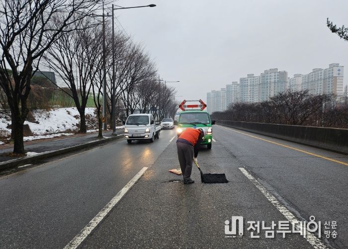 서구,‘포트홀 응급 정비반’선제 가동