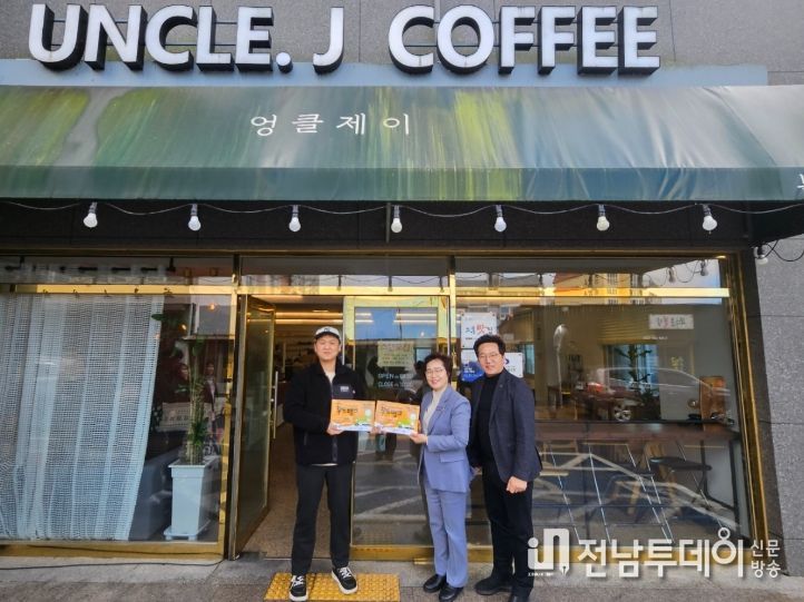 나눔가게 16·17호점, 엉클제이 고흥점·밀로 도양점 현판 전달