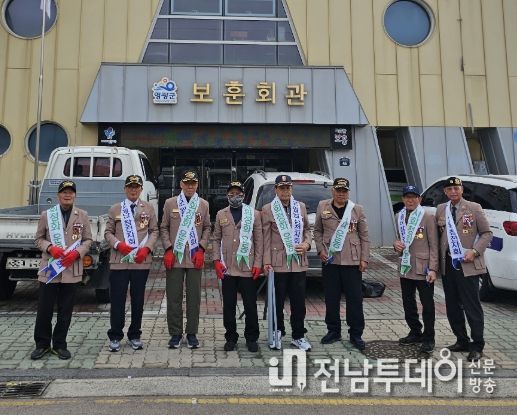'월남전참전자회영광군지회' 삼일절 맞아 현충탑 참배 및 환경정화 활동 나서