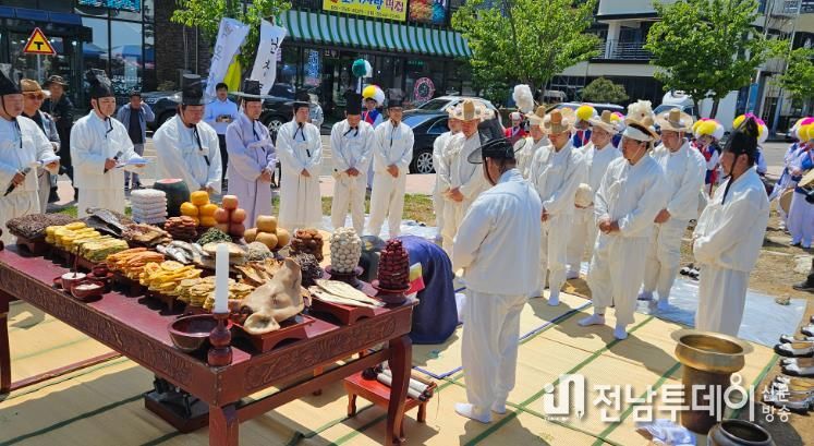 영광군 화려한 개막,“2025 영광법성포단오제”난장트기로 서막 올려