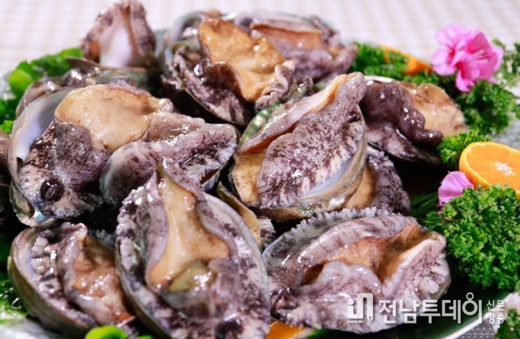 완도 전복, 추석 선물로 인기 여전 ‘출하량 늘어’