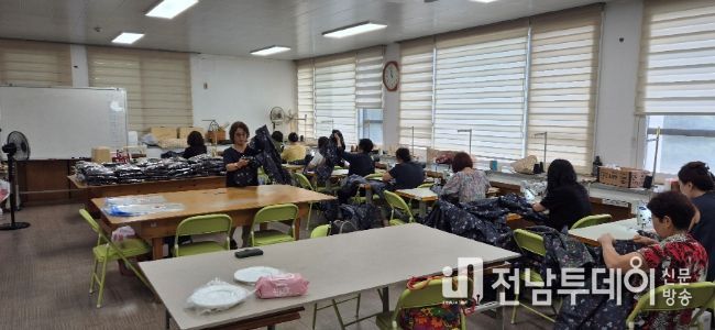 광양시 우리옷연구회, 농촌 어르신께 ‘사랑의 일바지’ 전달