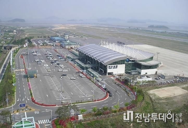 여수공항 전경 사진