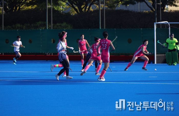 KT sports 직장운동경기부 하키팀(분홍색 선수복) 2025 전국체전 동메달(사진 제공 대한하키협회)/2025년도 직장운동경기부 운영 지원 공모 선정 70,000천 원 국비 지원