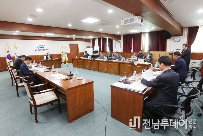 광양만권경제자유구역 조합회의(의장 강정일)는 10월 28일부터 30일까지 3일간 광양경자청 사무 전반에 대한 행정사무감사를 펼쳤다.