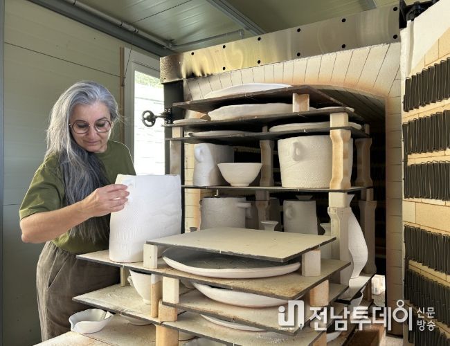 도예가 ‘누리아 포사즈’의 분청 여정