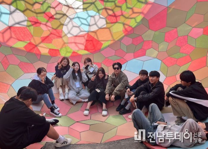 지난달 31일부터 1박 2일간 청소년들을 위한 첫 ‘쉬었다 가도 괜찮아 삶은 여행 캠프’인 섬마을 인생학교가 진행됐다.