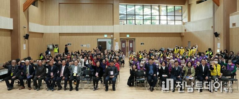 나주시가 국립나주숲체원 대강당에서 ‘숲속치매안심학교’ 졸업식을 개최했다.